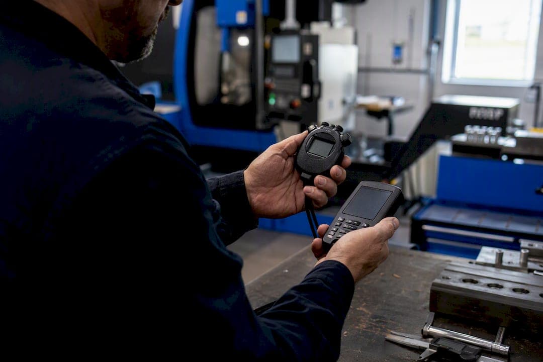 How to Calculate OEE for a Machine Shop: Formula and Example