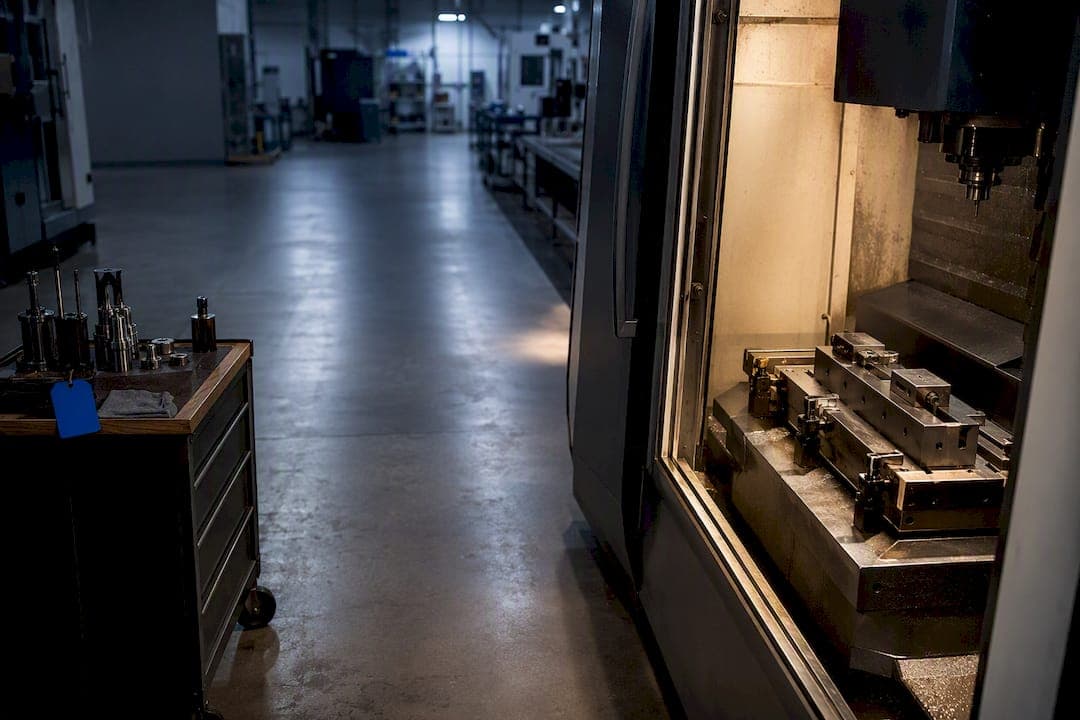 Cut Unplanned Downtime 20 to 40%: Shop Floor Playbook for Bottlenecks